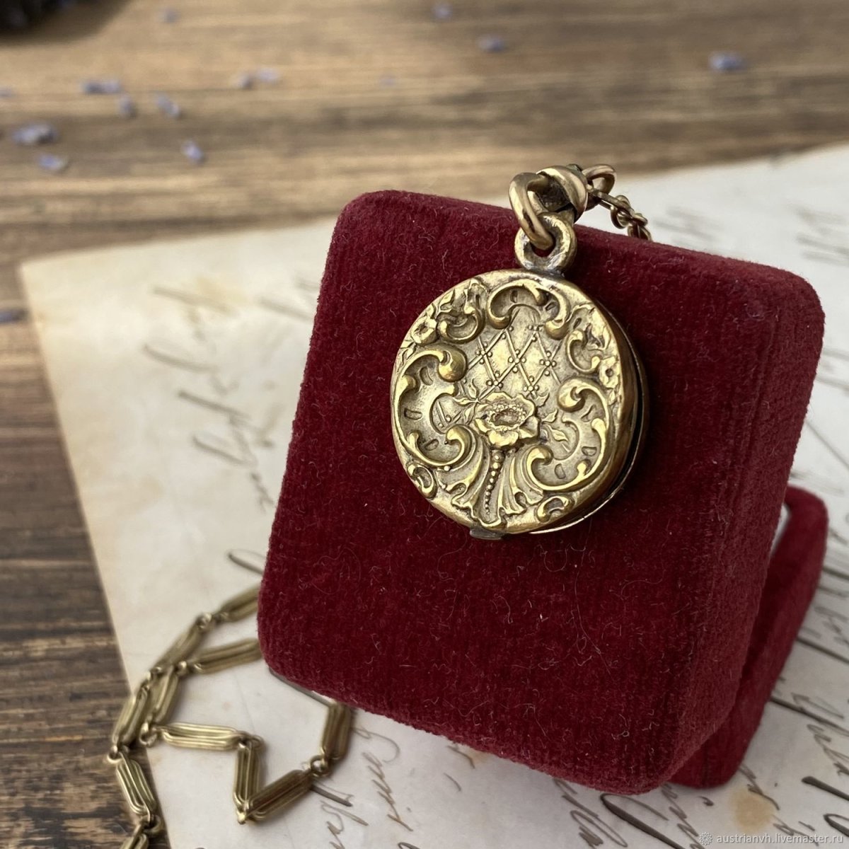 Старинный кулон с фотографией