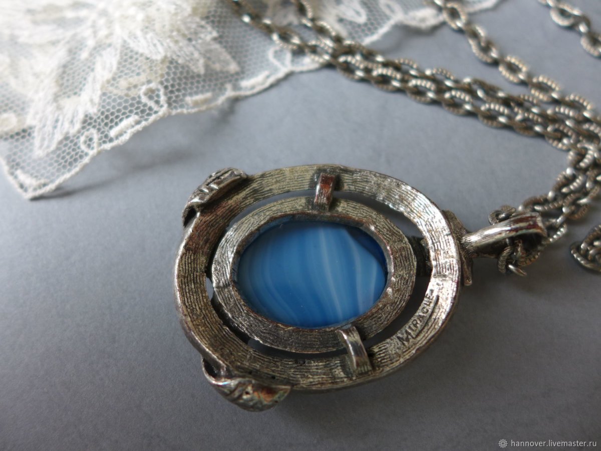 Старинный золотой кулон