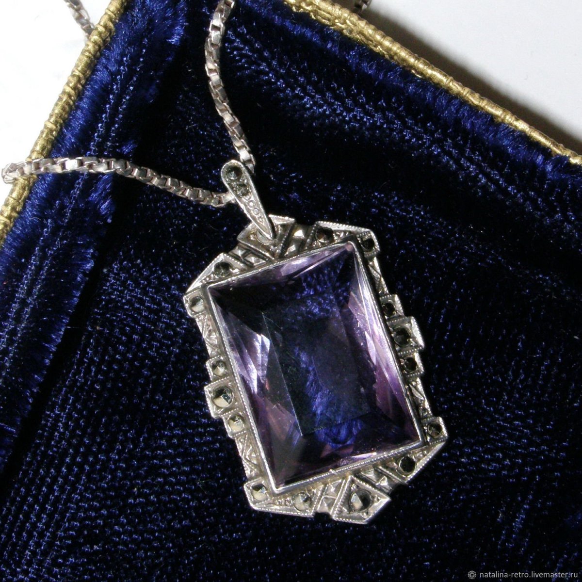 Старинные кулоны