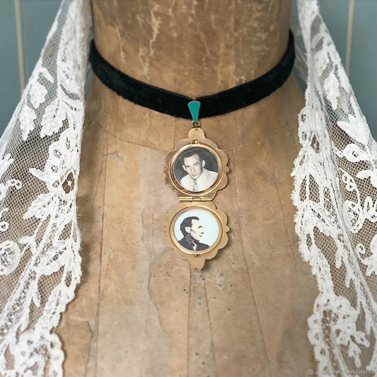 Волосы Марии Антуанетты в медальоне