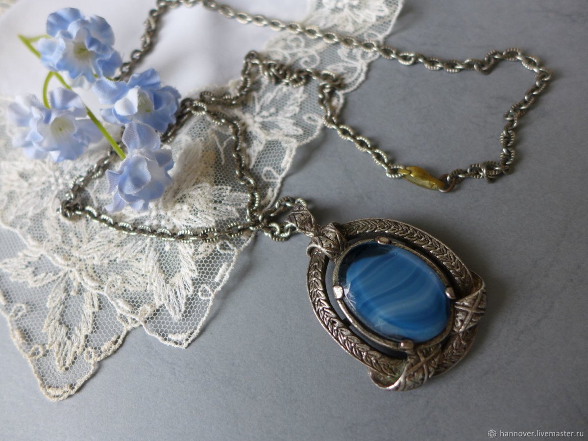 Старинные кулоны