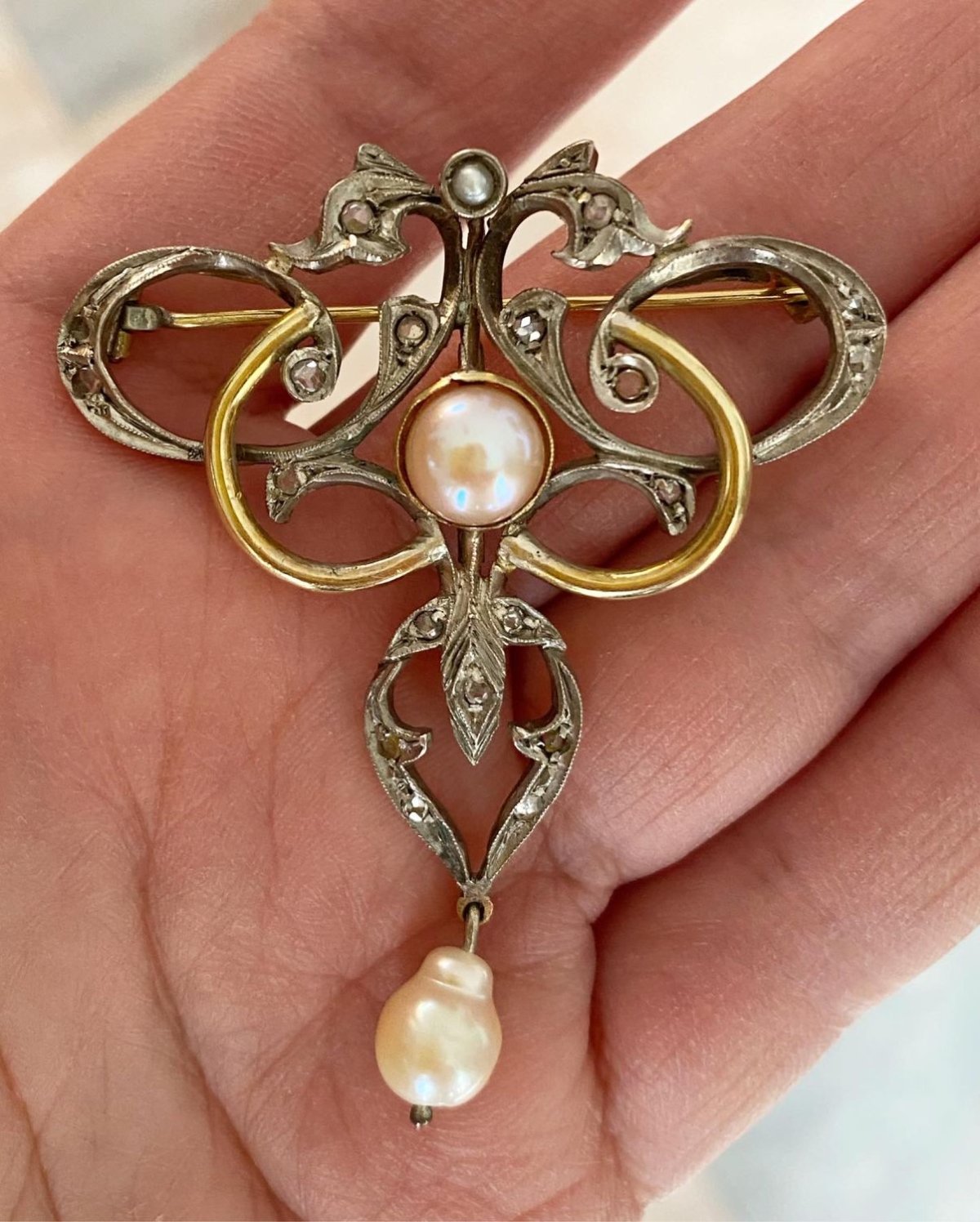 Красивые кулоны Орлов с кристаллами