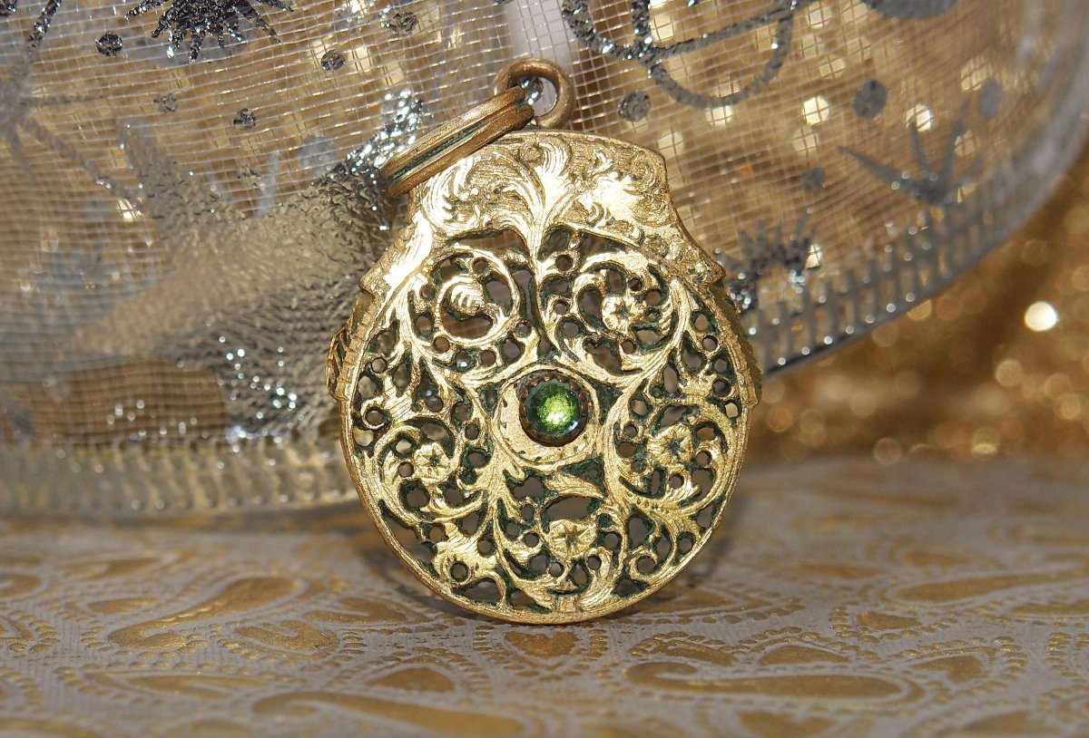 Антикварный кулон