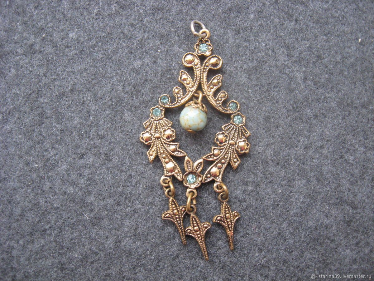 Старинные кулоны