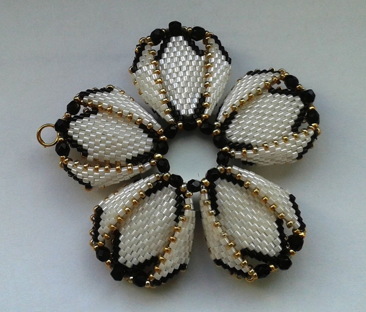 Оплетение Бусины биконусами