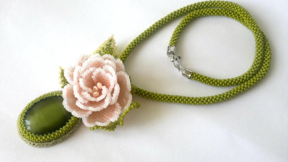 Украшения из бисера на звездах