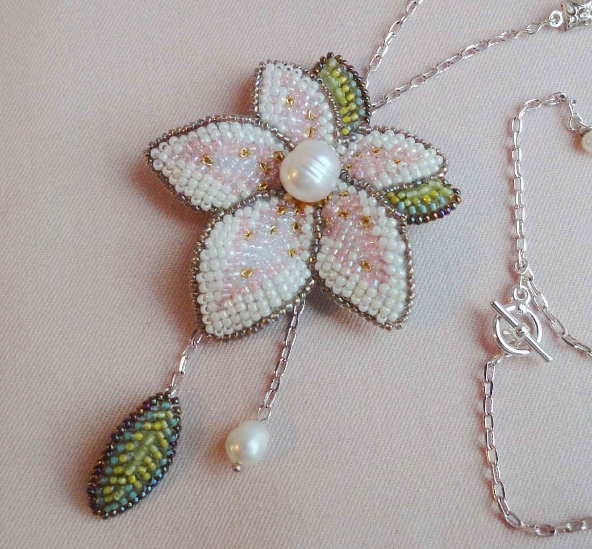 Брошь чайничек из бисера