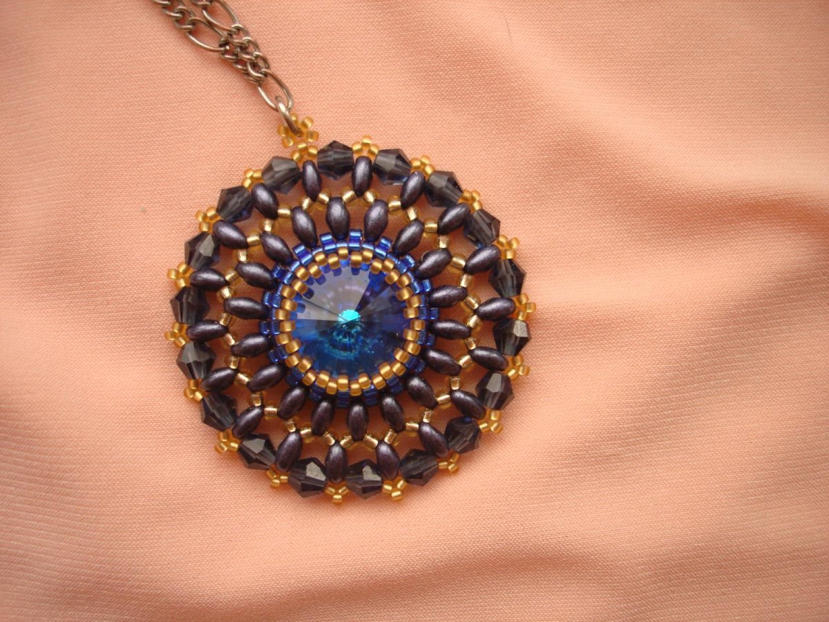 Брошь из бисера для новичков