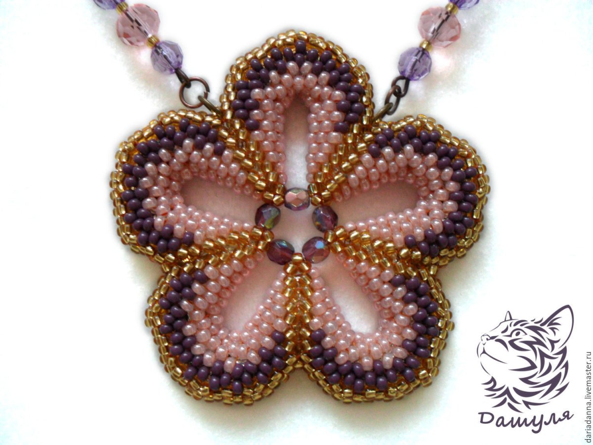 Подвеска цветок из бисера