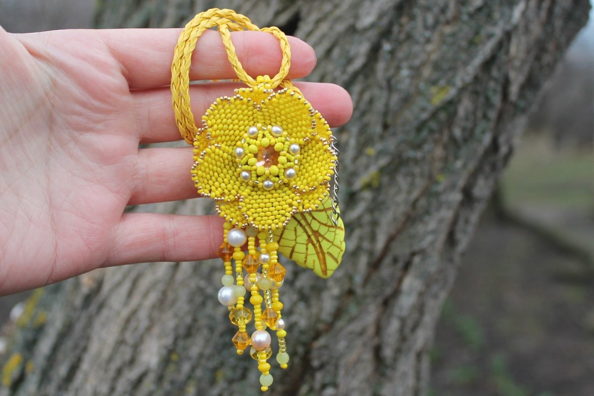 Украшения вышитые лентами