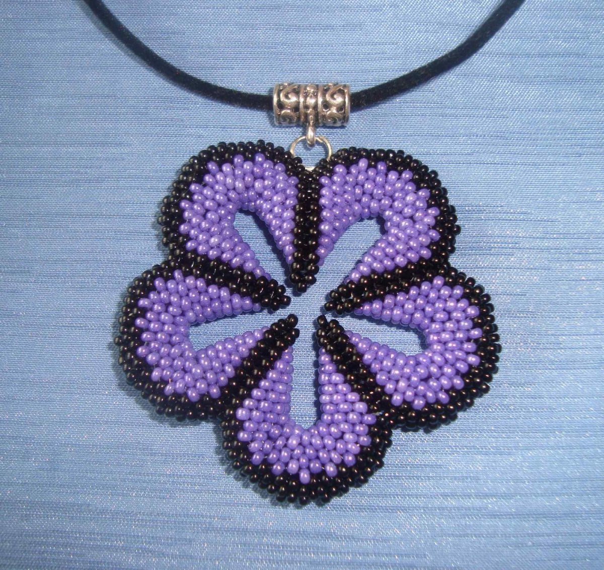 Брошь пион из бисера