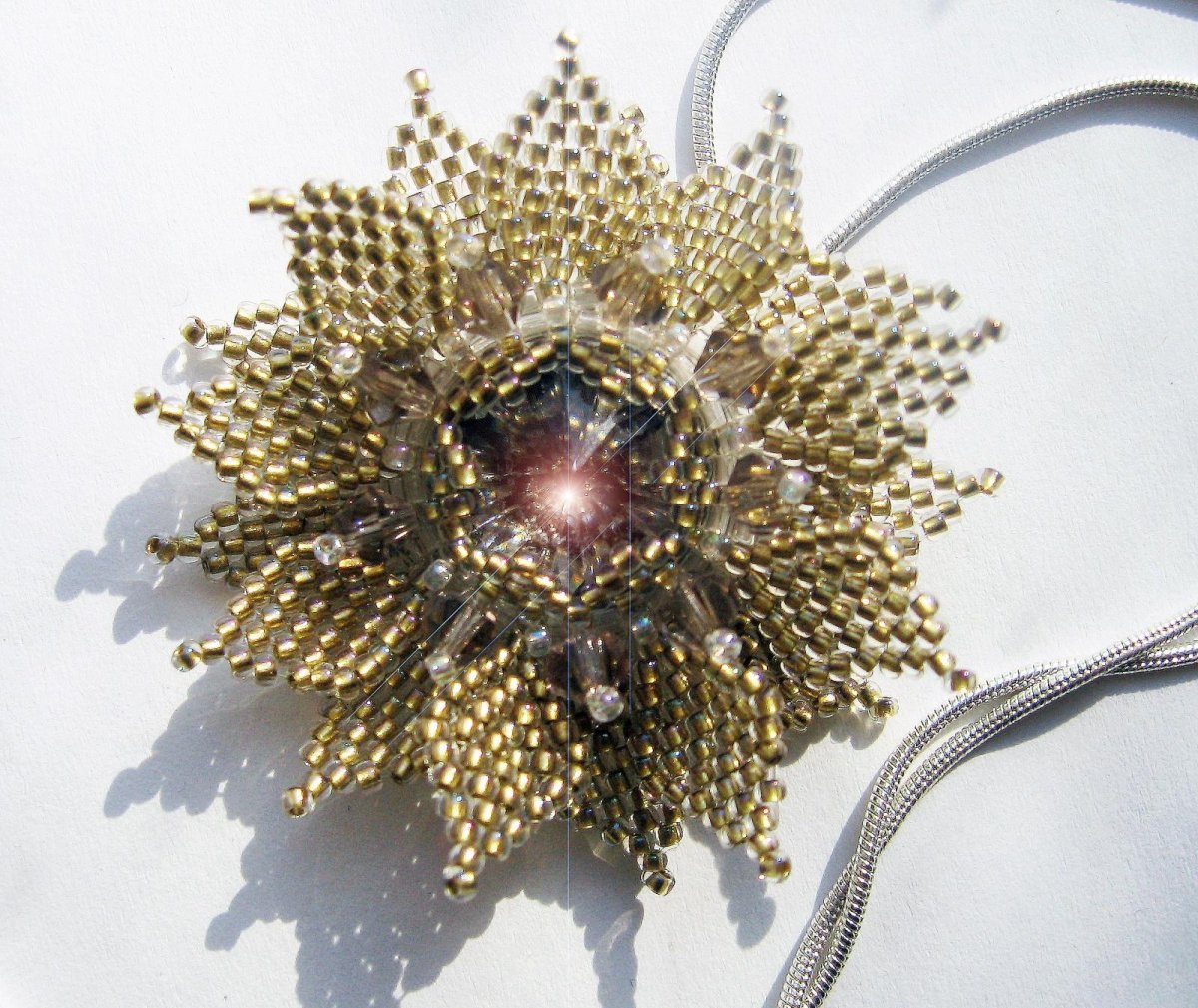 Подвеска из бисера