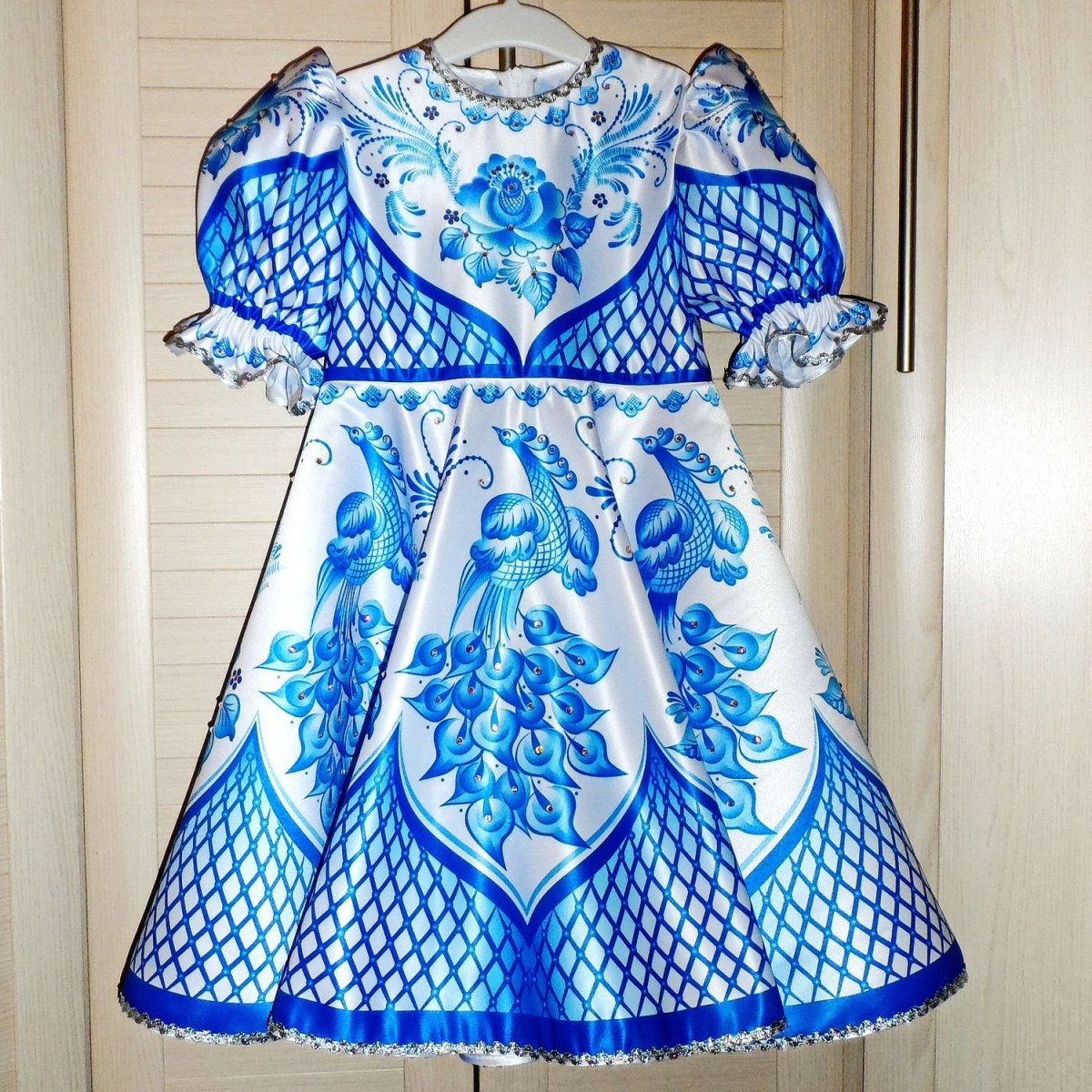 Платье с росписью Гжель