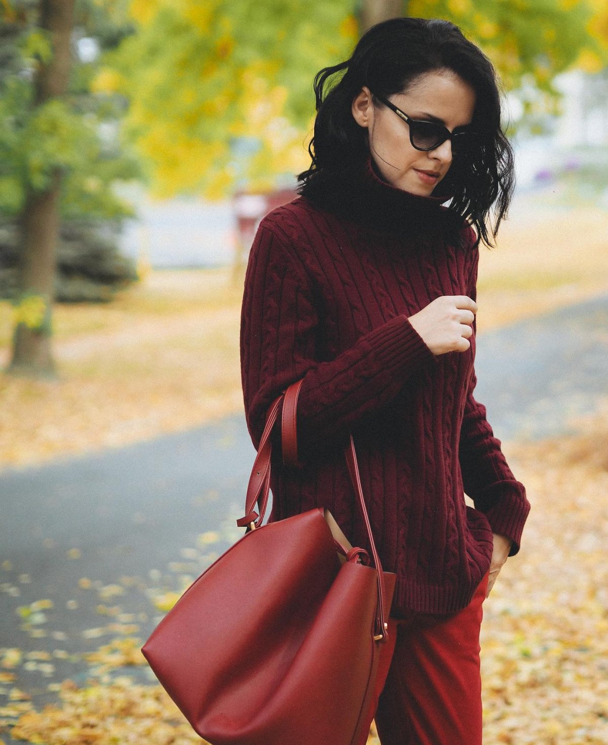 Образы с красным свитером