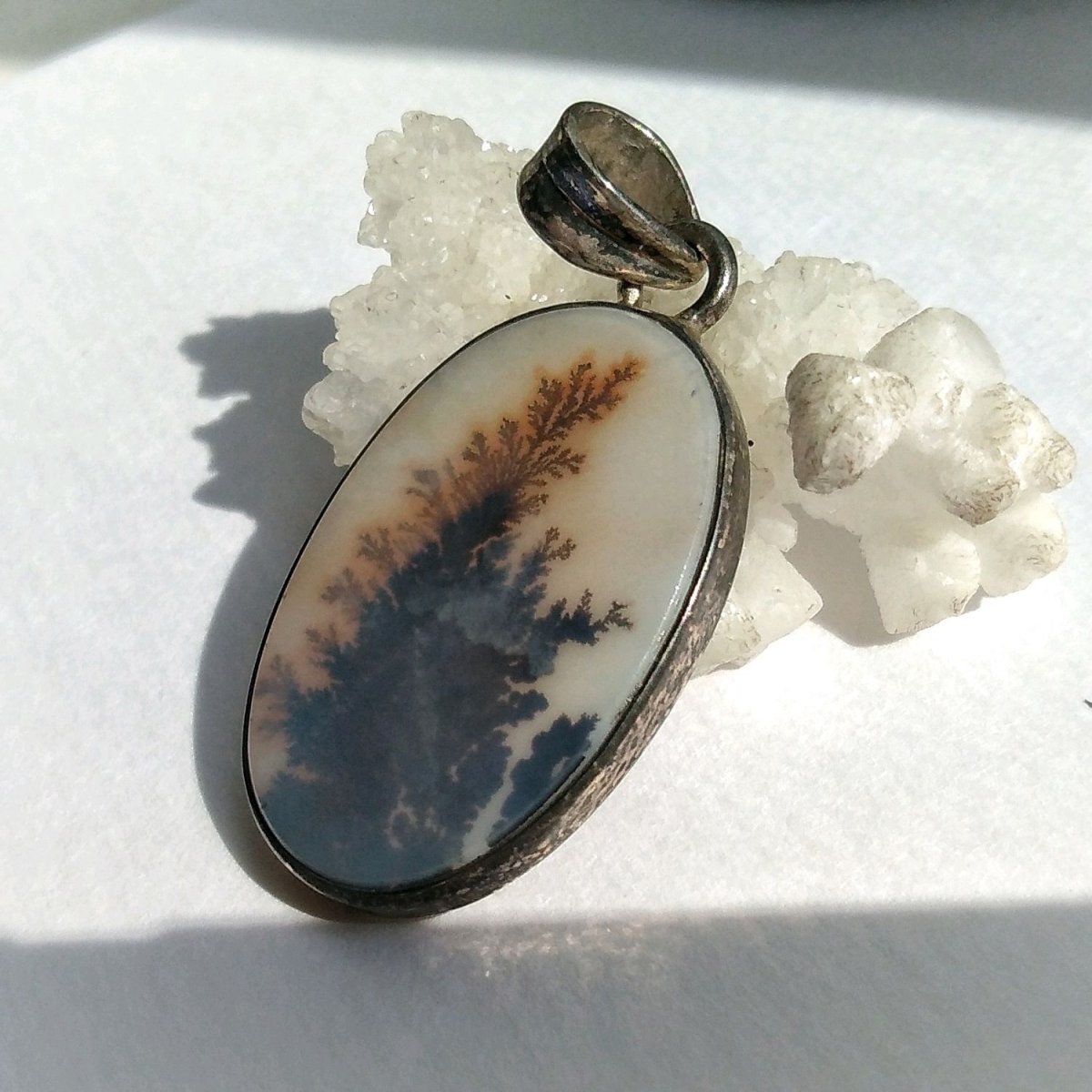 Моховой агат камень в кабошонах