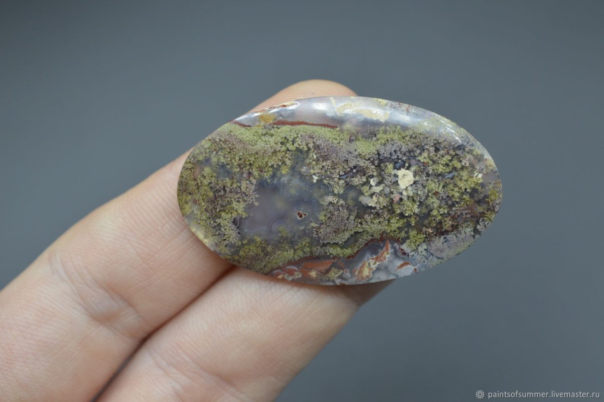 Кабошон из мохового Агата с дендритом