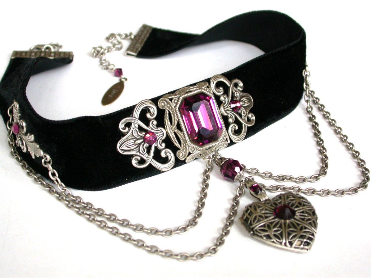 Украшения в готическом стиле