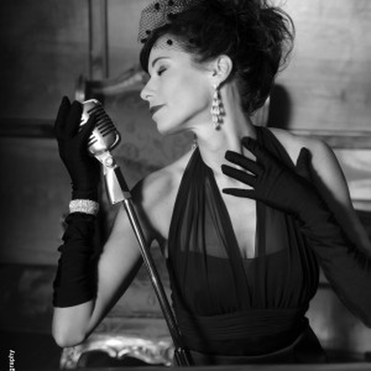 Прическа для бальных танцев с сеточкой