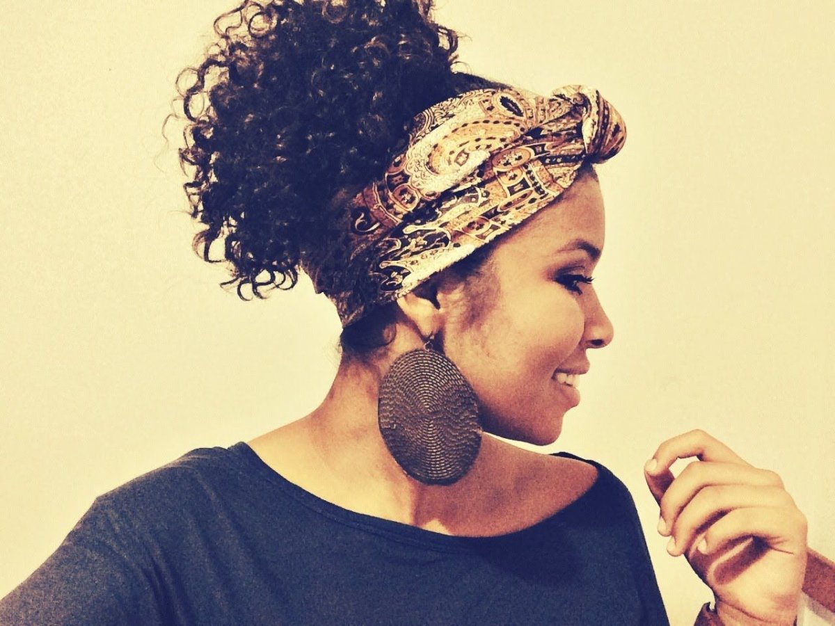 Прическа низкий пучок