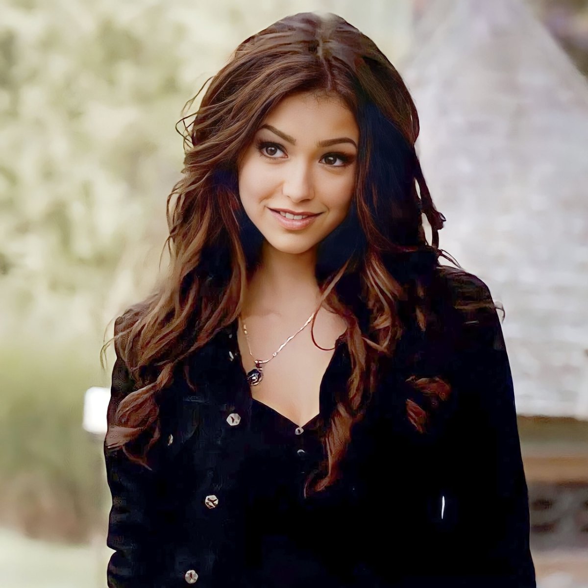 Нина Добрев дневники вампира