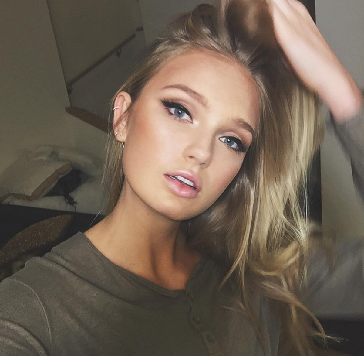 Перманентный макияж бровей графит