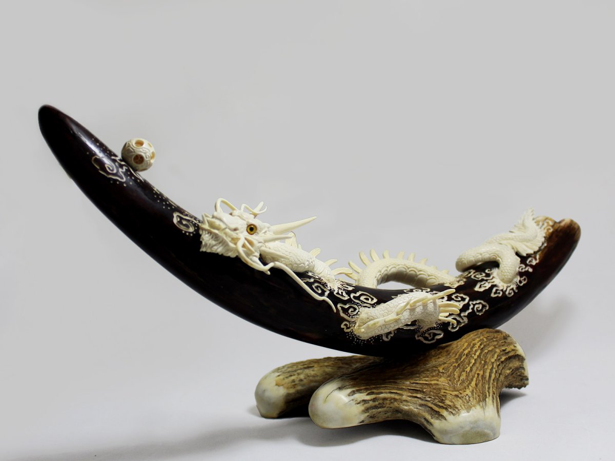 Медведь из бивня мамонта