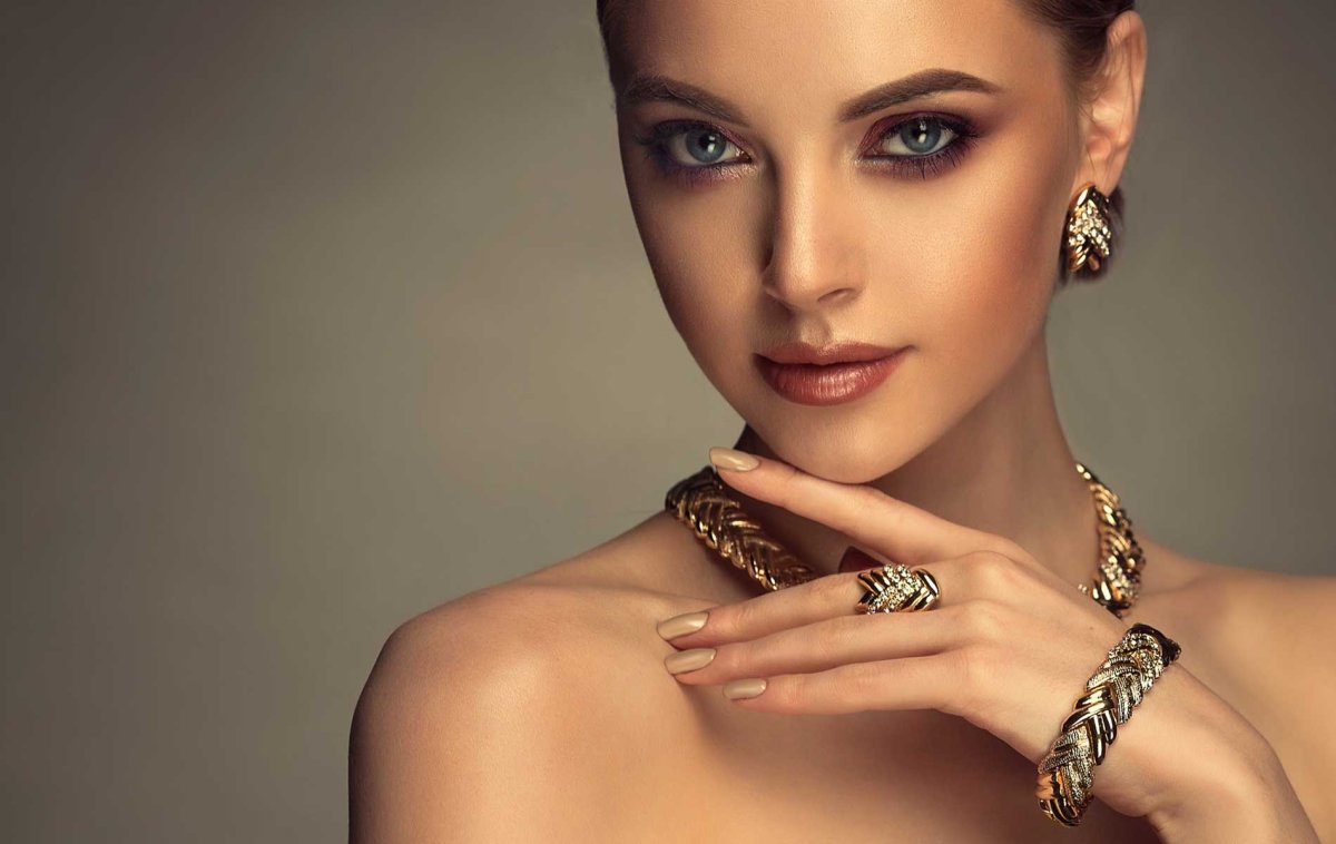 Золотые украшения для женщин