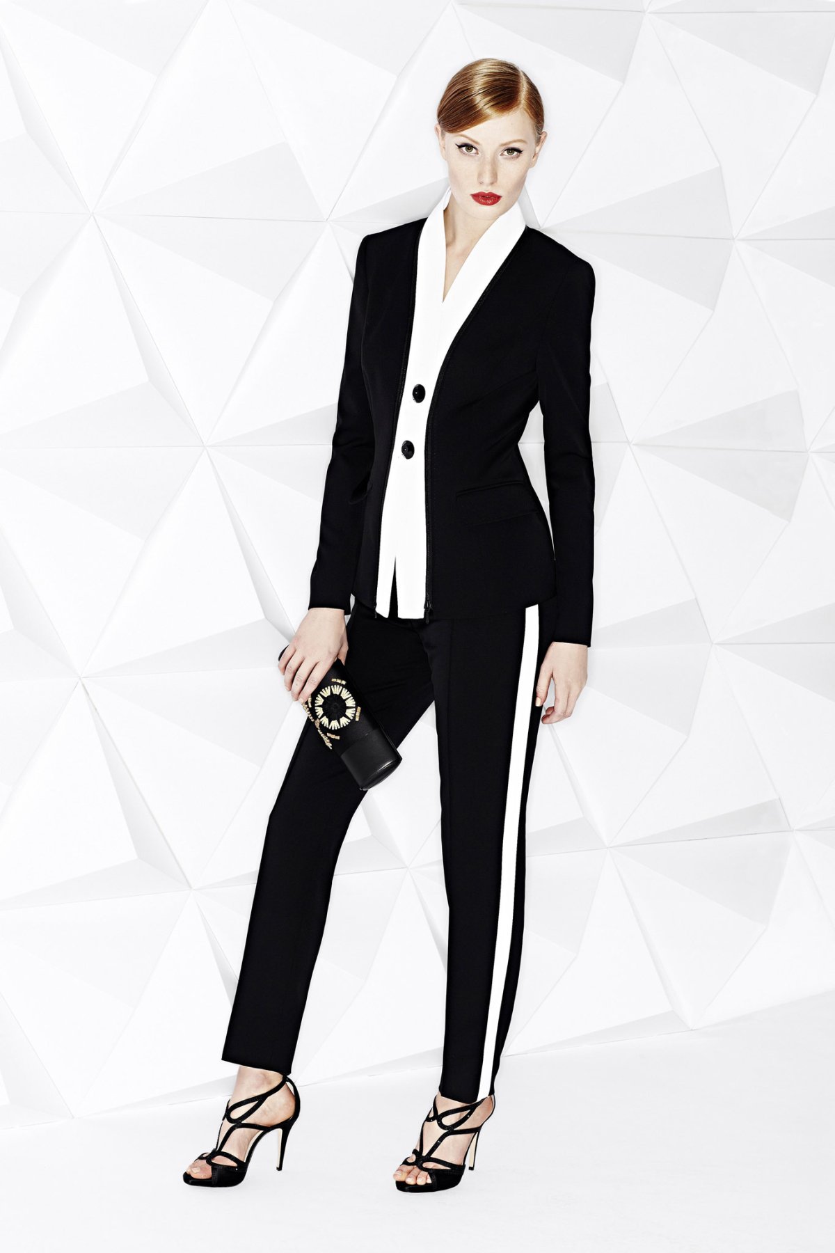 Девушка в пиджаке