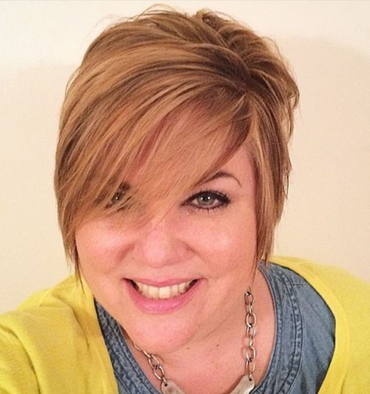 Короткая стрижка пепельный