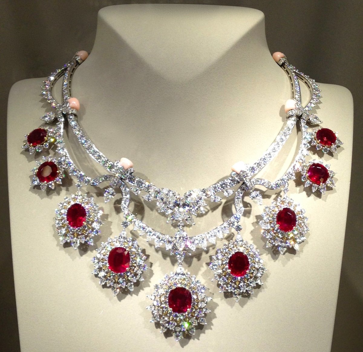 Парюра с рубинами и бриллиантами