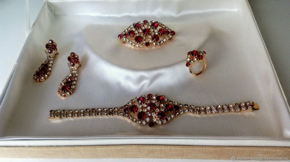 Винтажная брошь корзинка с цветами