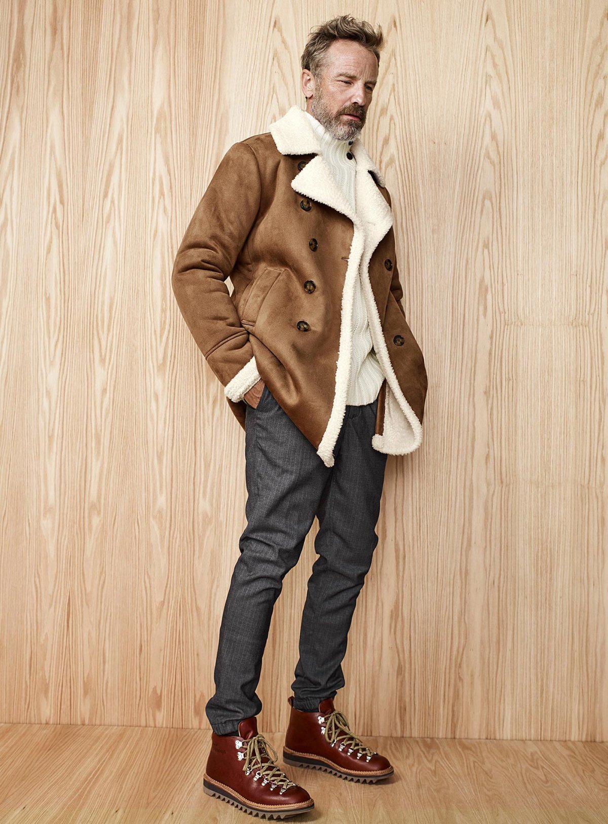 Дубленка со спортивным костюмом