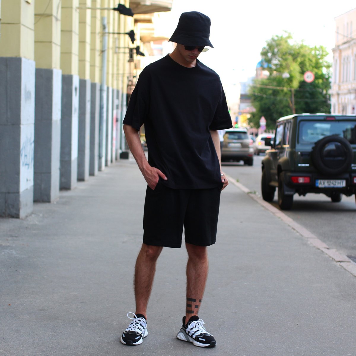 Кроссовки с брюками