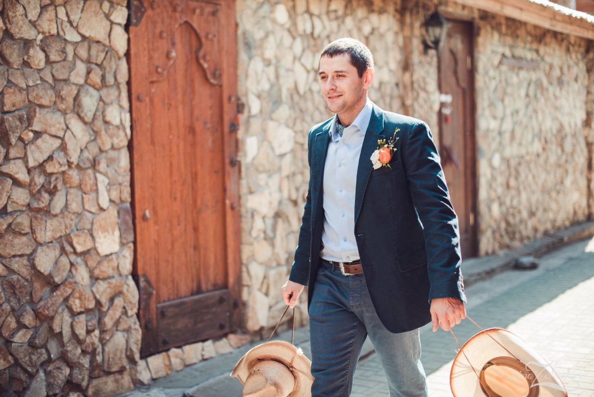 Свадебный образ жениха в джинсах