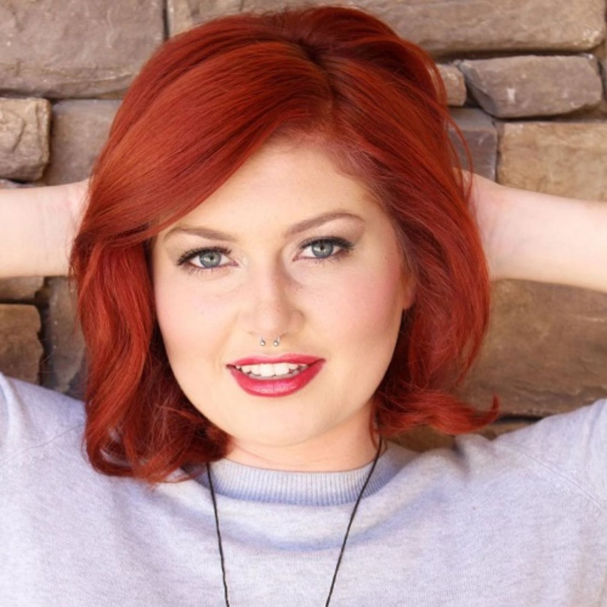 Рыжие волосы круглое лицо