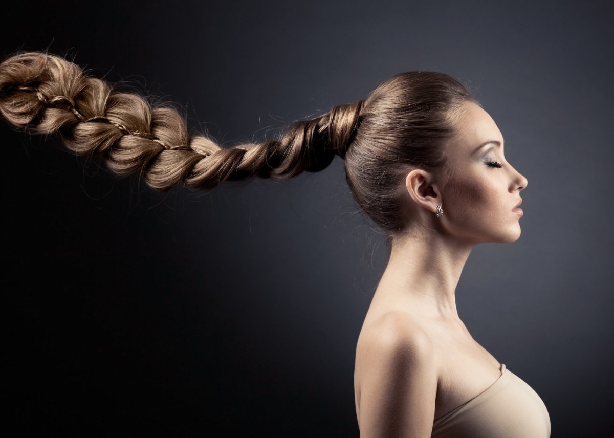 Женщина с красивыми волосами