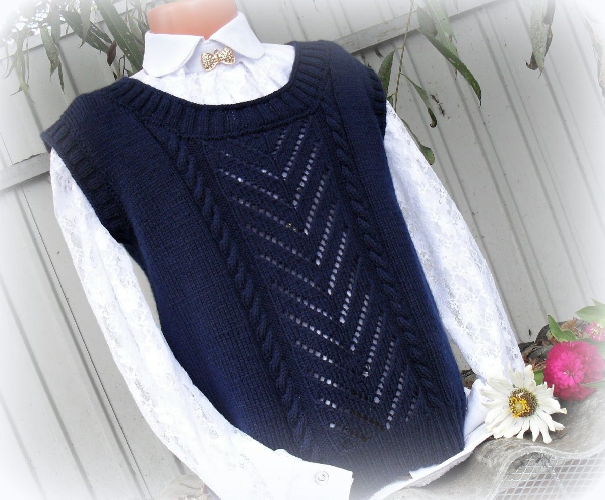 Трикотажный жилет для девочки