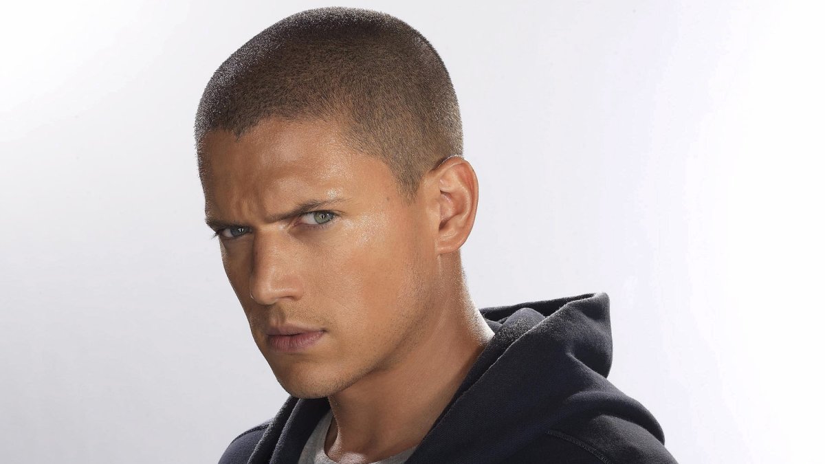 Вентворт Миллер стрижка