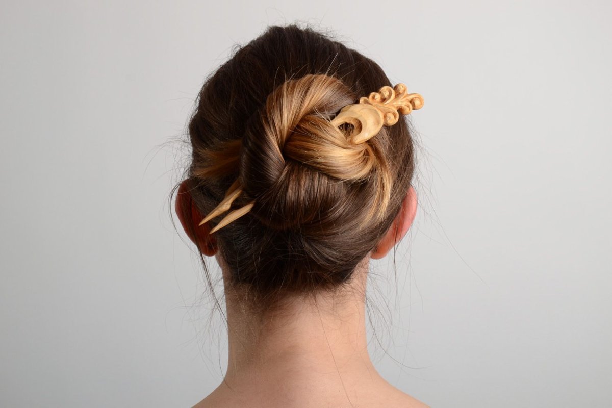 Прическа с крабиком 2022 модные тенденции
