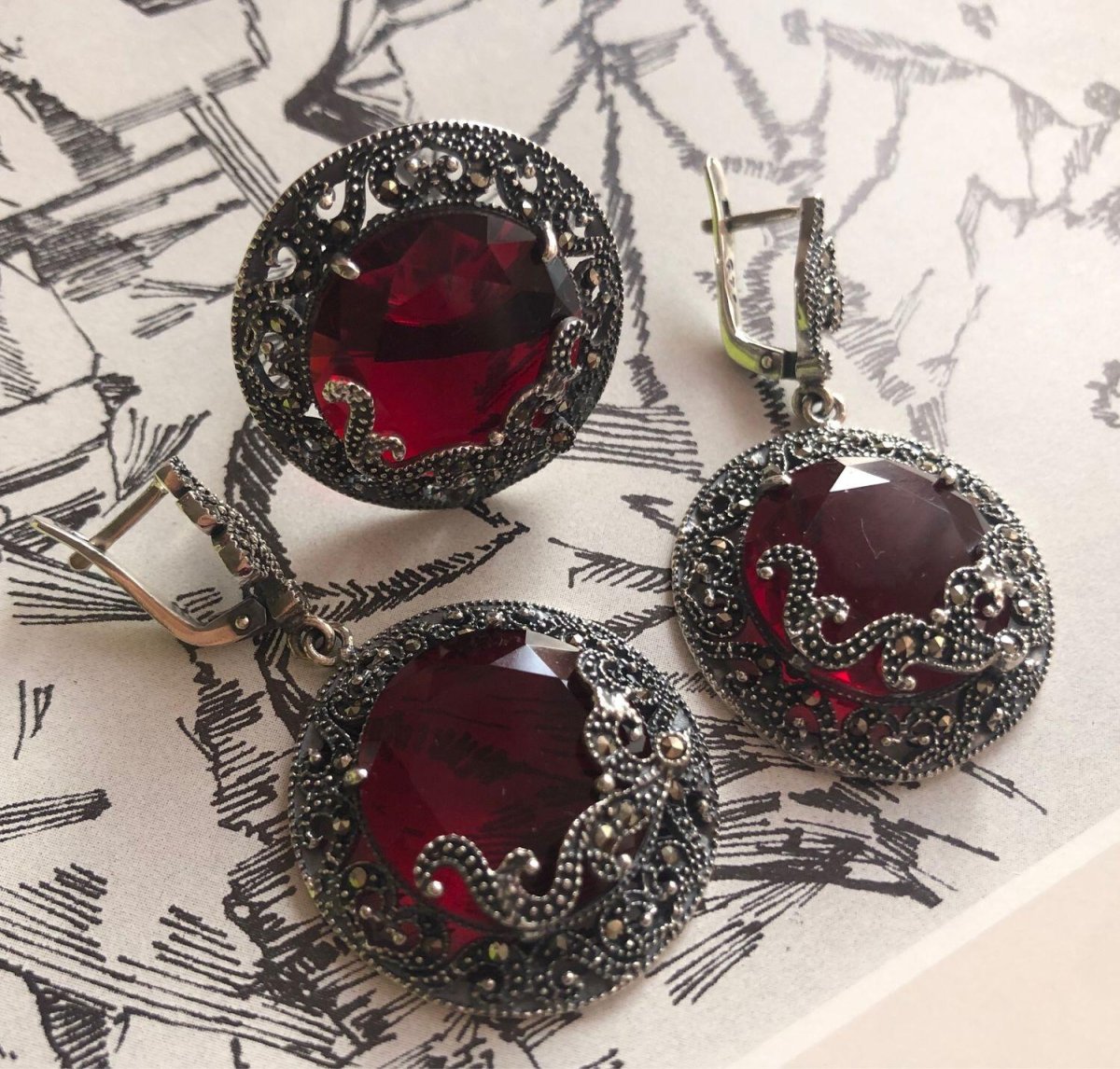 Гранатовые украшения