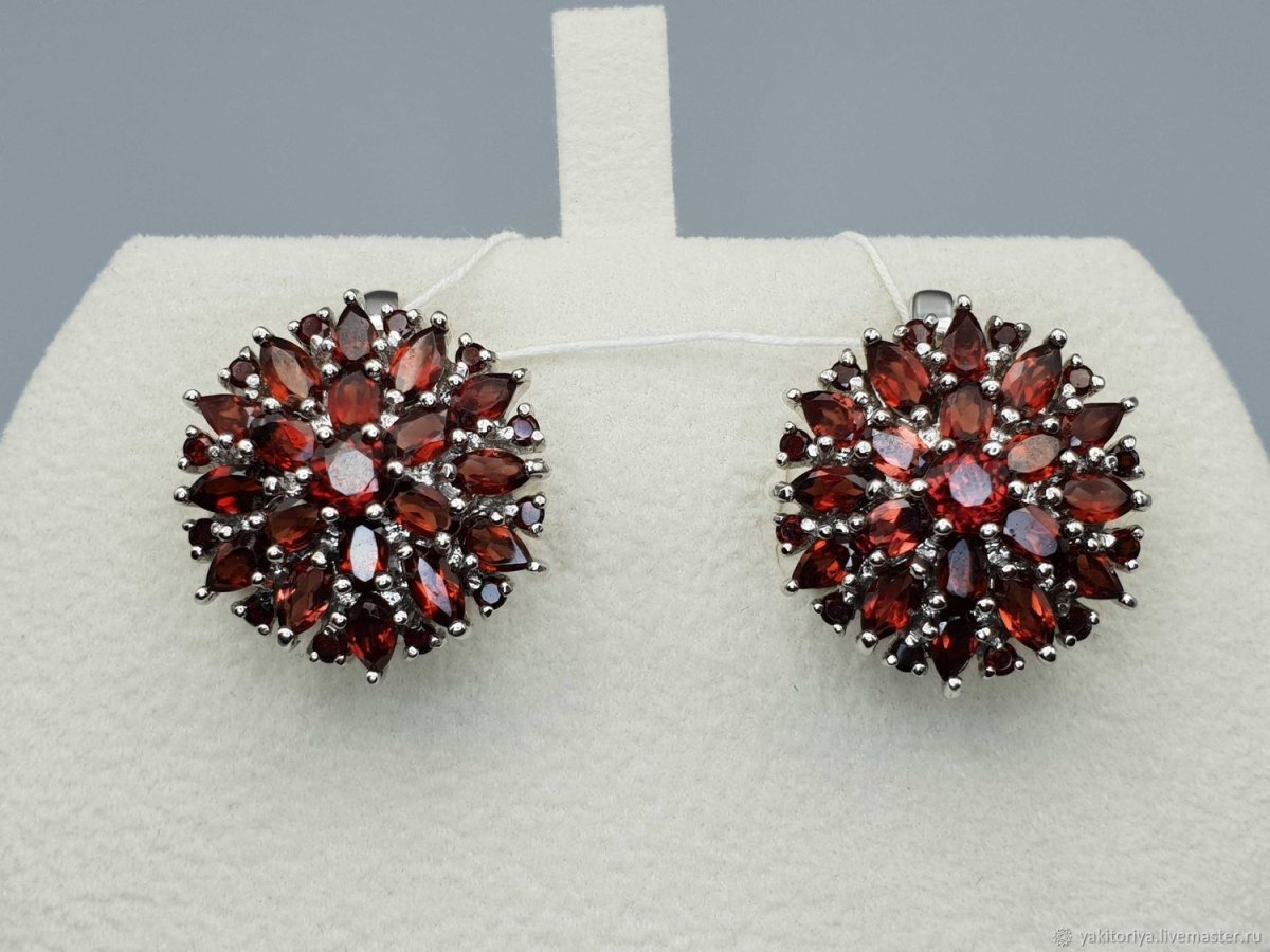 Чешский гранат пироп в золоте