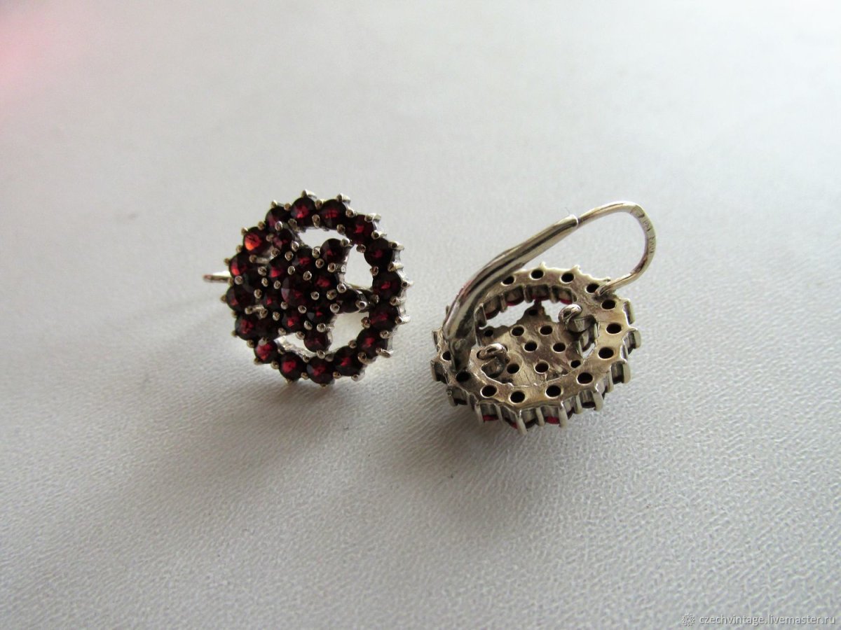Серьги с гранатом цветок серебро
