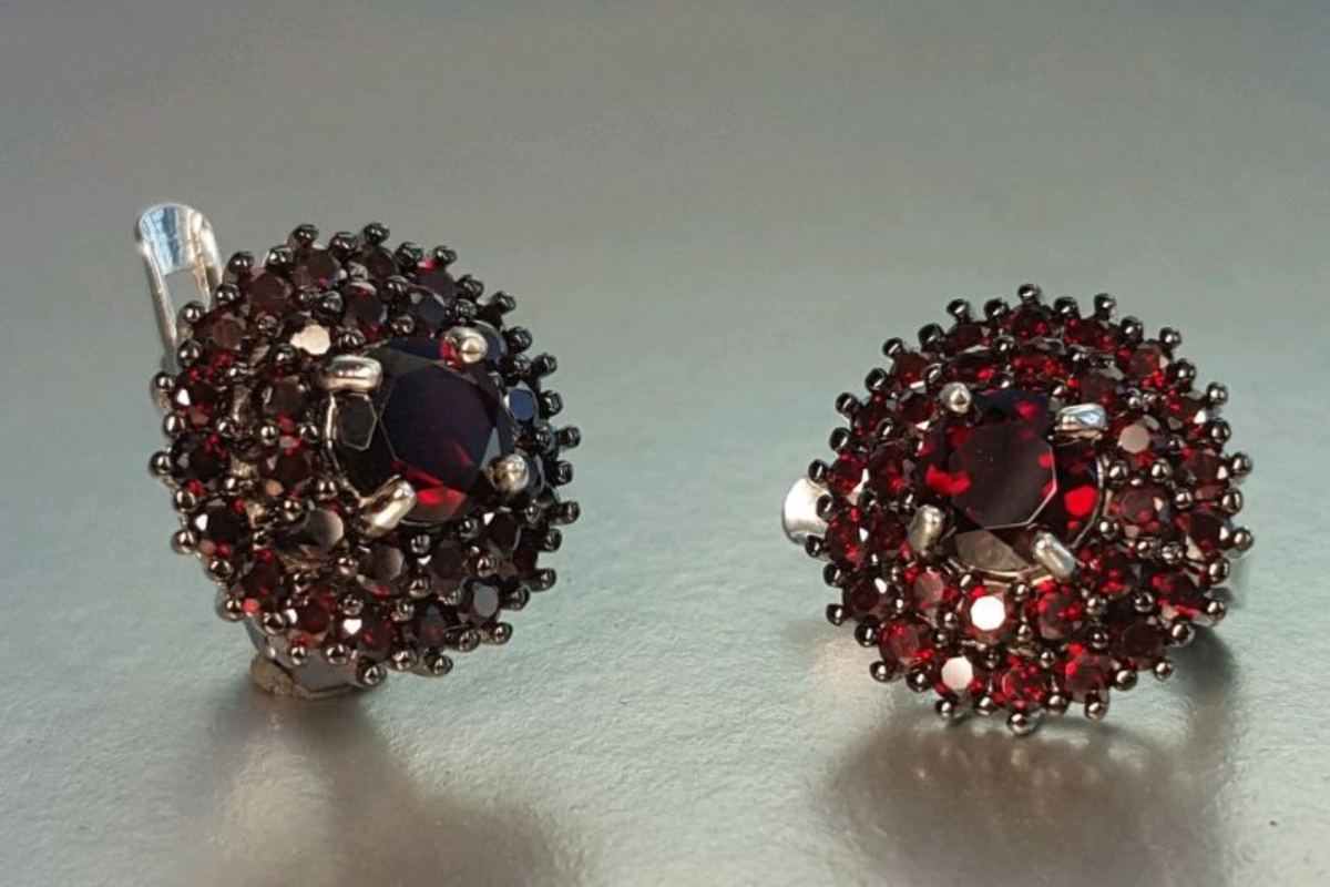 Украшения из граната