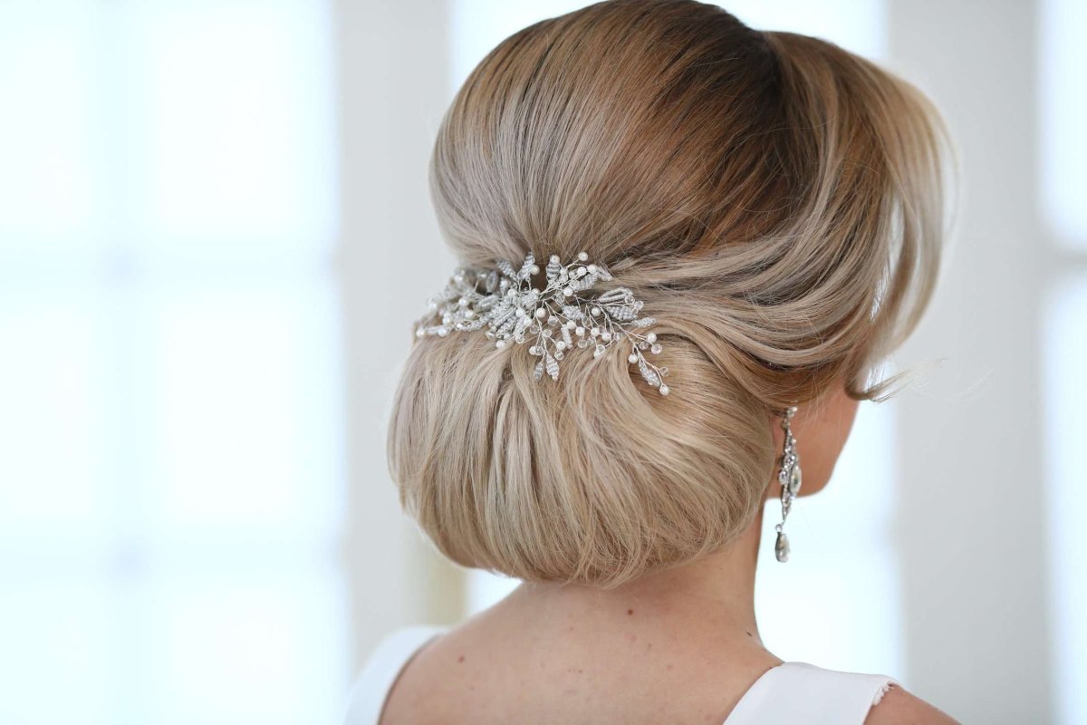 Высокий пучок на длинные волосы