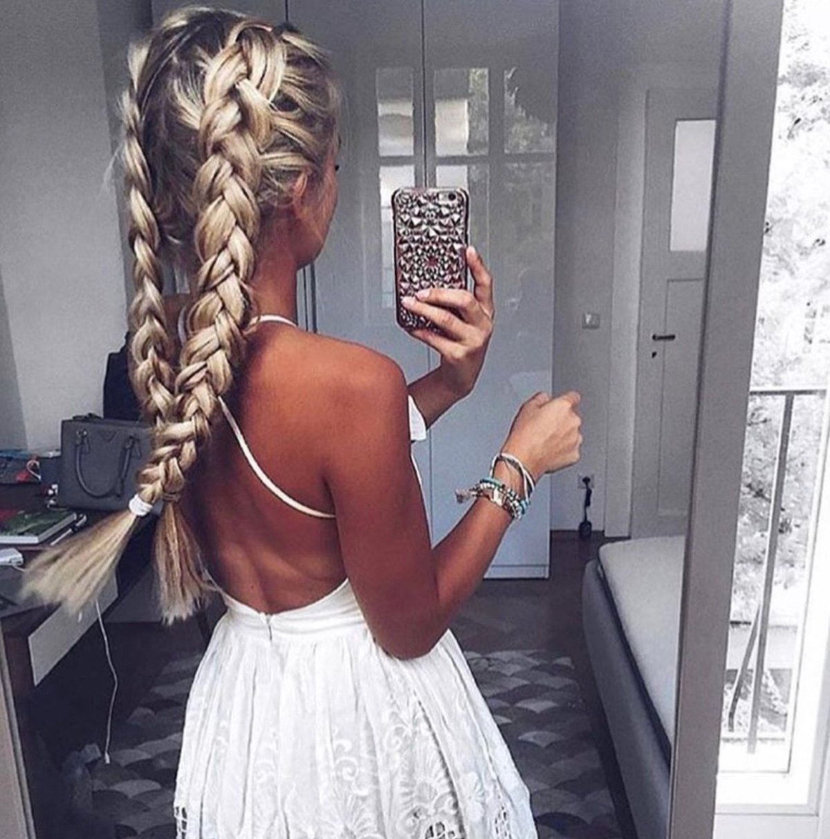 Косички на светлых волосах