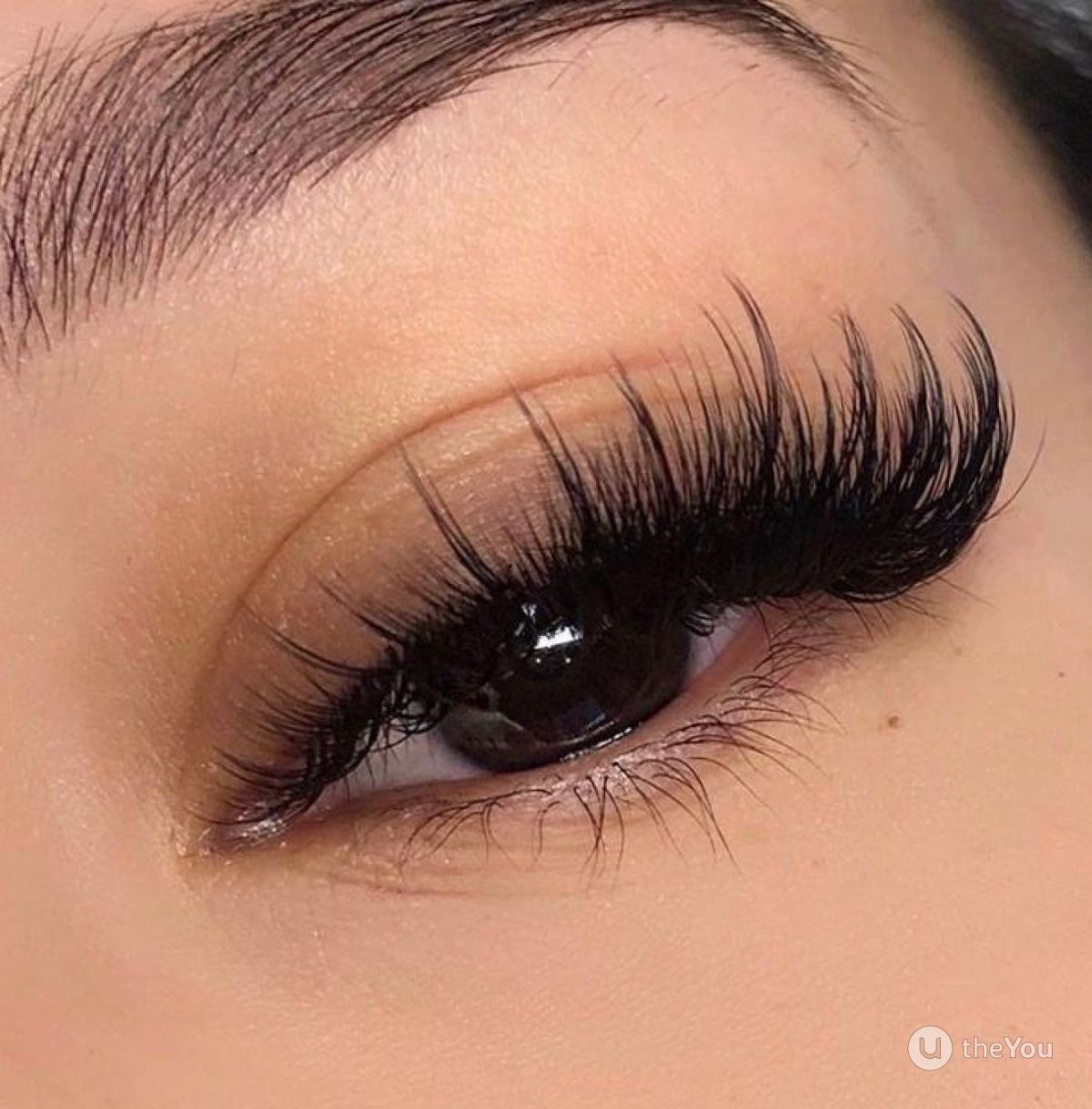 Мастер наращивания ресниц