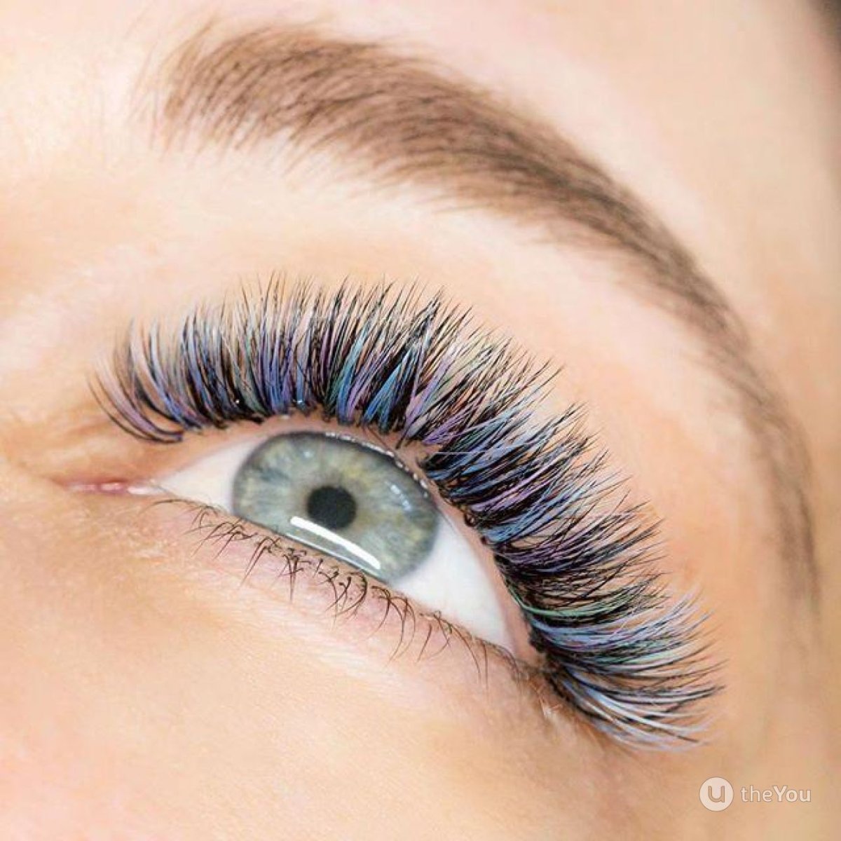 Расчесывание нарощенных ресниц