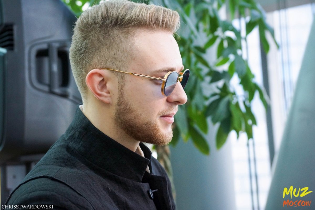 Крис Хемсворт стрижка