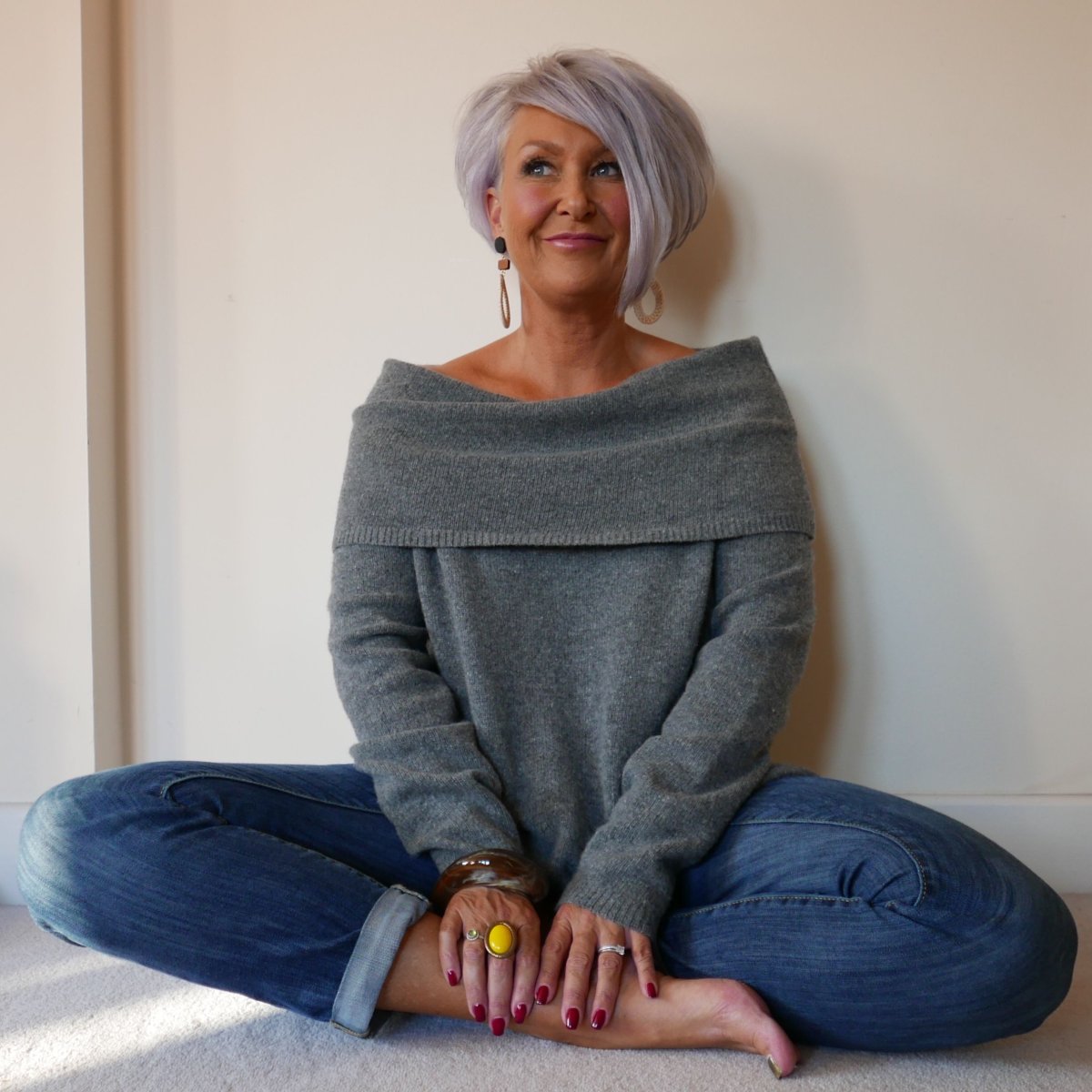 Стрижки для женщин с седымиволсами