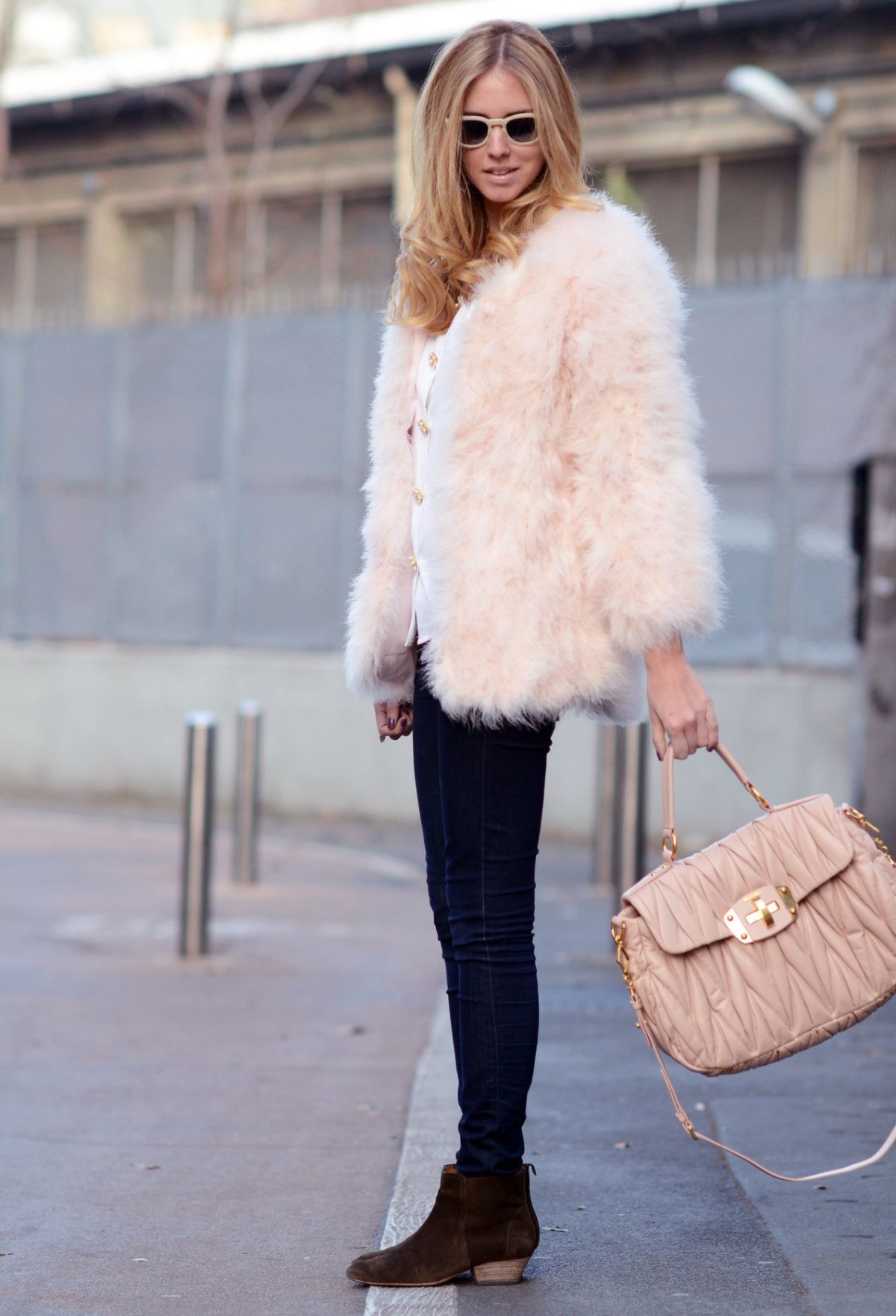 Шуба грязно розового цвета